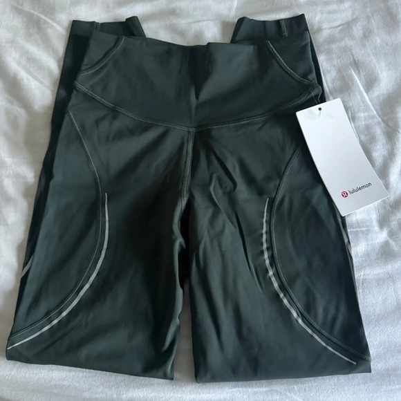 🆕 Lululemon Base Pace HR Reflective Tight 25” Smoked Spruce - Picture 7 of 11